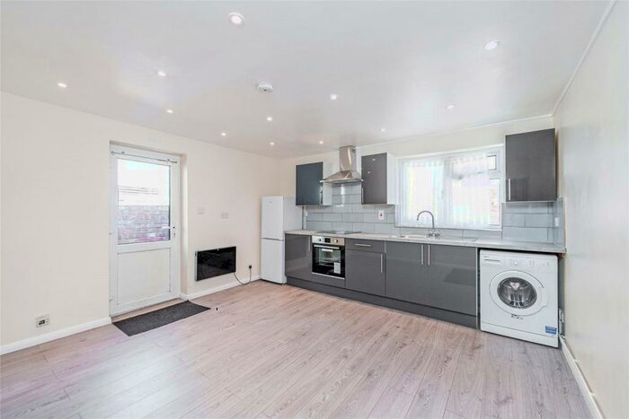 2 Bedroom Apartment To Rent In Palace Gates Road, London, N22