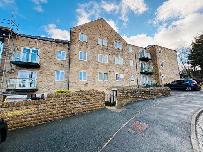 2 Bedroom Apartment For Sale In Sandmoor Garth, Bradford, BD10