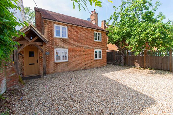 3 Bedroom Cottage To Rent In Hook Road, North Warnborough, RG29