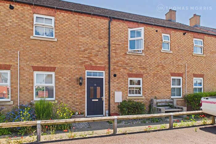 2 Bedroom Maisonette For Sale In Fisher Mead, Biggleswade, Bedfordshire, SG18