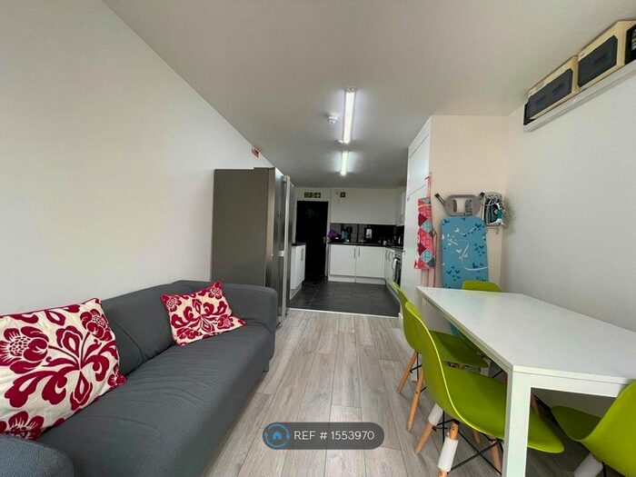 3 Bedroom Flat To Rent In The Bathfield, Sheffield, S3