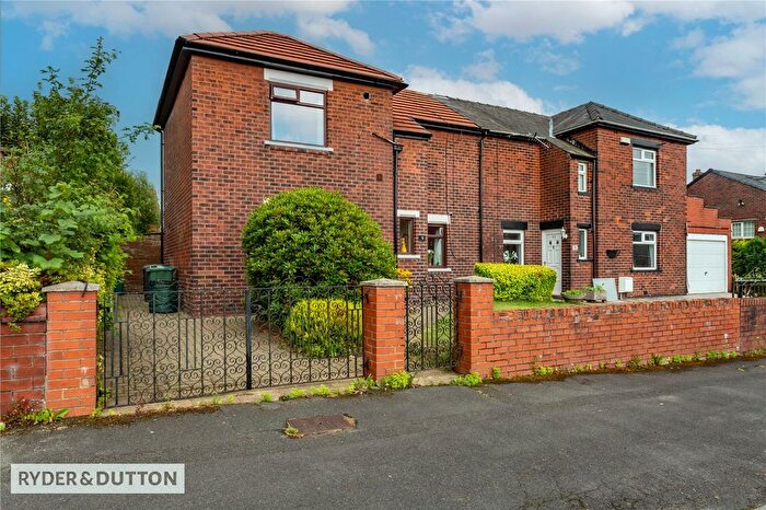 3 Bedroom Semi Detached House For Sale In Kings Road, Shaw, Oldham, OL2