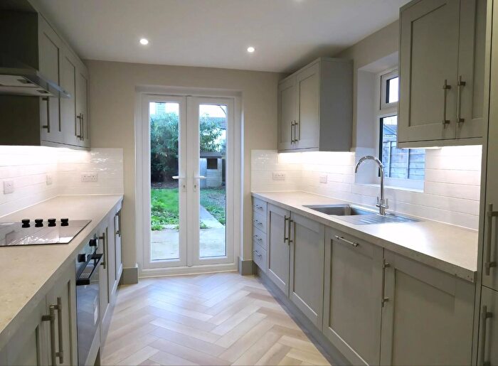 2 Bedroom Property To Rent In Tennyson Road, Penge, SE20