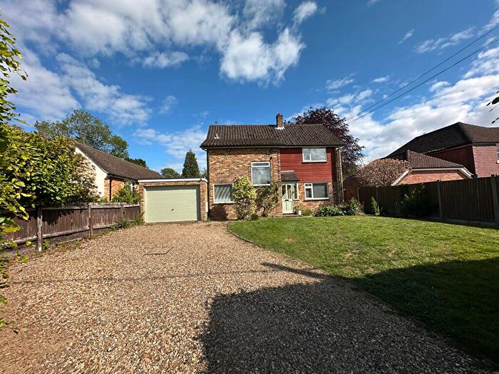 3 Bedroom Detached House For Sale In Long Lane, Bovingdon, HP3
