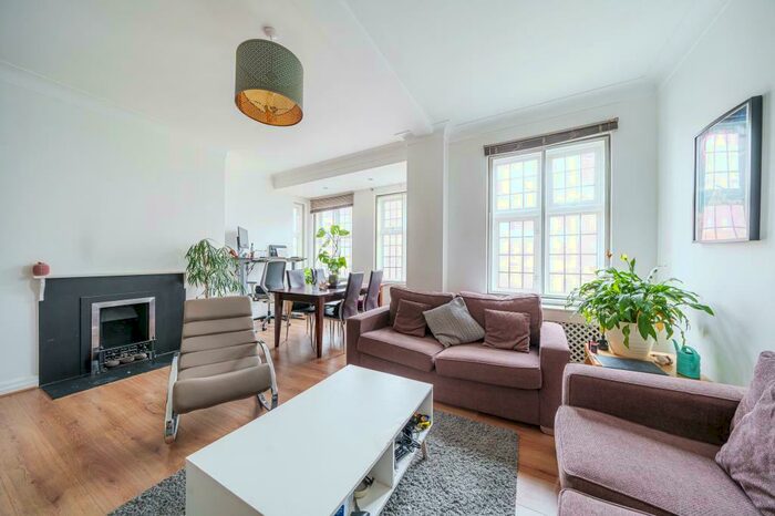 2 Bedroom Apartment To Rent In Wellington Court, St. Johns Wood, NW8