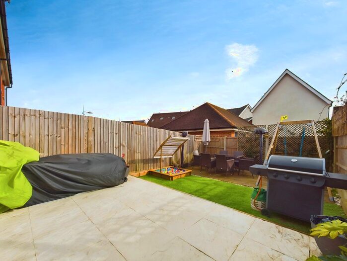 2 Bedroom End Of Terrace House To Rent In Illett Way, Faygate, Horsham, RH12