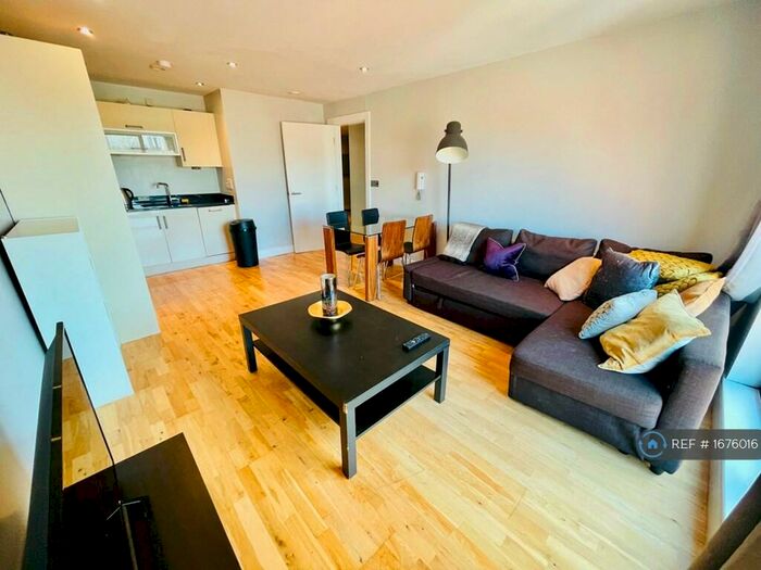 2 Bedroom Flat To Rent In The Chandlers, Leeds, LS2