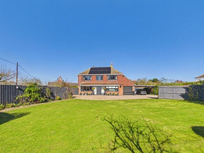 4 Bedroom Detached House For Sale In Church Road, Mablethorpe, LN12