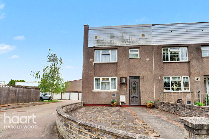 3 Bedroom End Of Terrace House For Sale In Clematis Close, Harold Hill, RM3