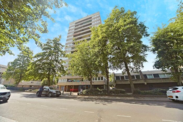 2 Bedroom Flat For Sale In Blackshaw Road, London, SW17