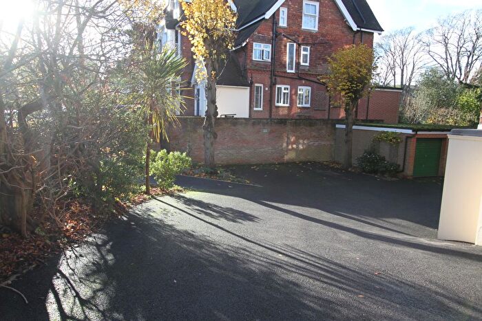 2 Bedroom Flat For Sale In Grange Road, Eastbourne, BN21