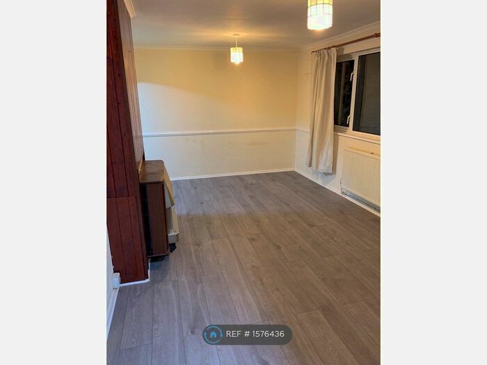 3 Bedroom End Of Terrace House To Rent In Vardon Road, Stevenage, SG1