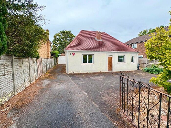 3 Bedroom Detached Bungalow For Sale In Alton Road, Fleet, GU51