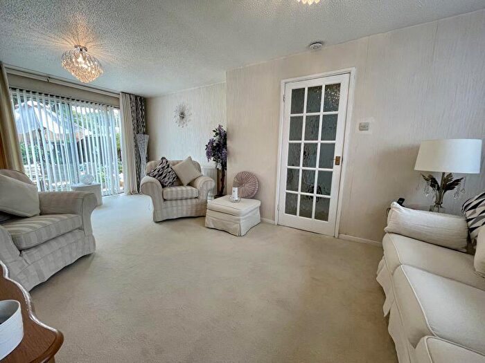 3 Bedroom Terraced House For Sale In Enfield Close, Dunstable, LU5