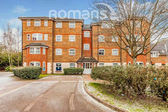 2 Bedroom Flat To Rent In Wingate Court, Aldershot, GU11