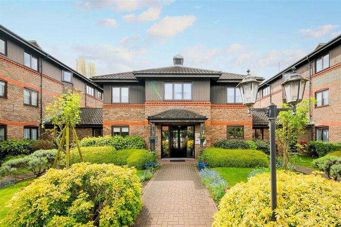 1 Bedroom Flat To Rent In Winningales Court, Vienna Close, Ilford, IG5