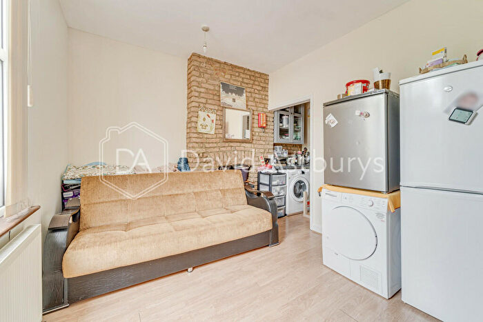 1 Bedroom Apartment To Rent In Maidstone Road, Bounds Green, London, N11
