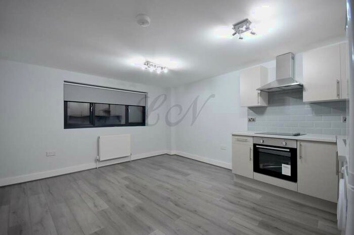 1 Bedroom Flat To Rent In High Street, Slough, SL1