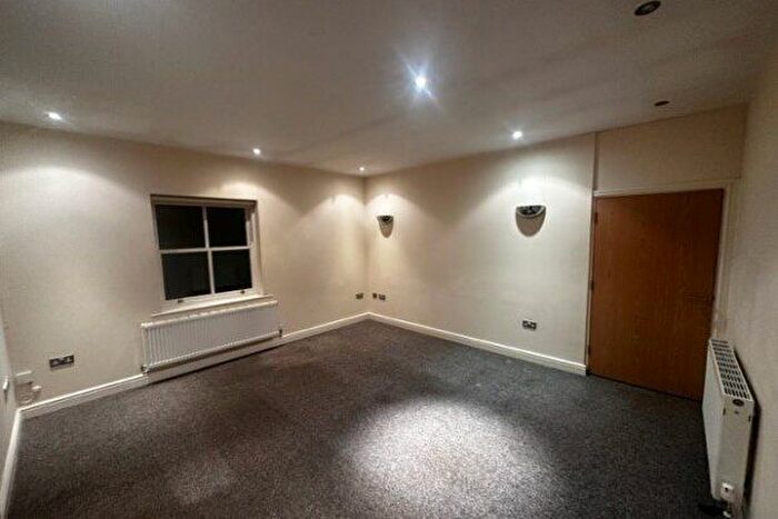 2 Bedroom Flat To Rent In Roklis Manor, Prenton, CH43
