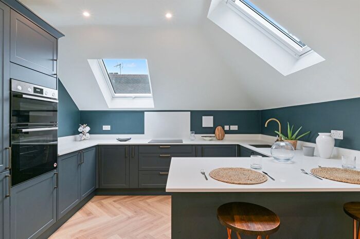 2 Bedroom Flat For Sale In Prospect Lodge, Barnet, EN5