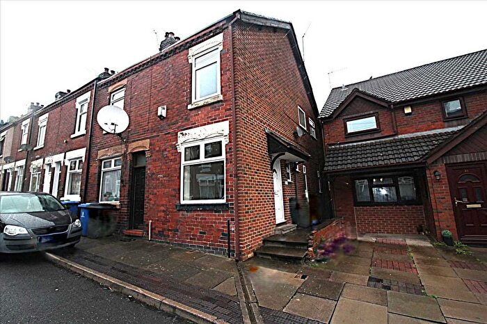 3 Bedroom Terraced House To Rent In Derwent Street, Stoke On Trent, Hanley, ST1