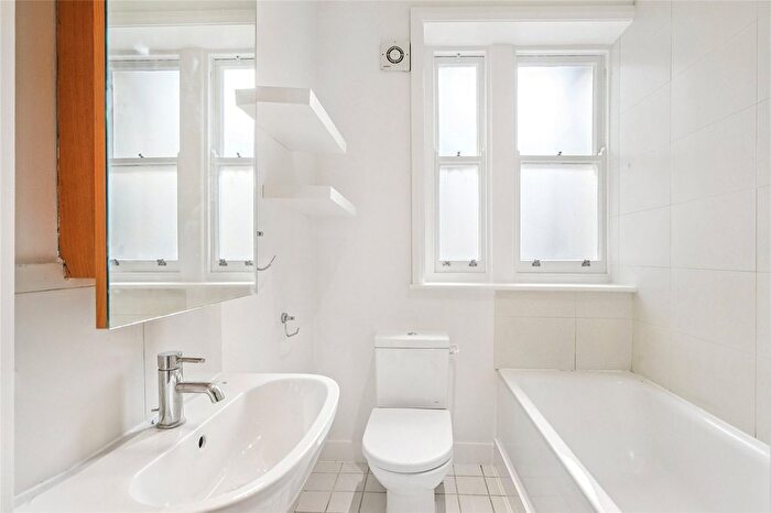 2 Bedroom Flat To Rent In Prince Of Wales Mansions, Prince Of Wales Drive, London, SW11