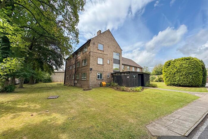 2 Bedroom Flat For Sale In Oakwood Court, Oakwood, Leeds, LS8