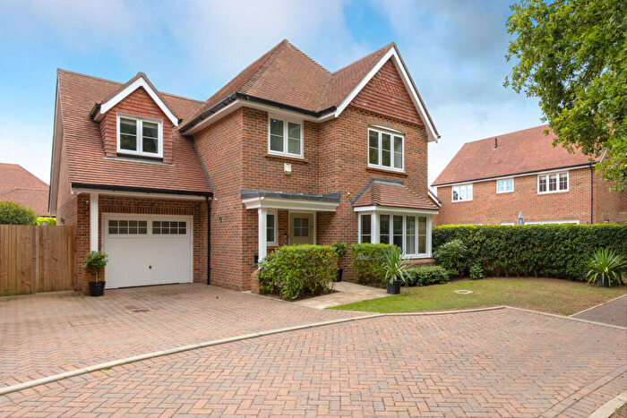 4 Bedroom Detached House For Sale In Sycamore Road, Cranleigh, GU6