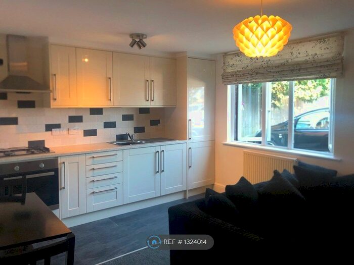 1 Bedroom Flat To Rent In London Road, Binfield, Bracknell RG42