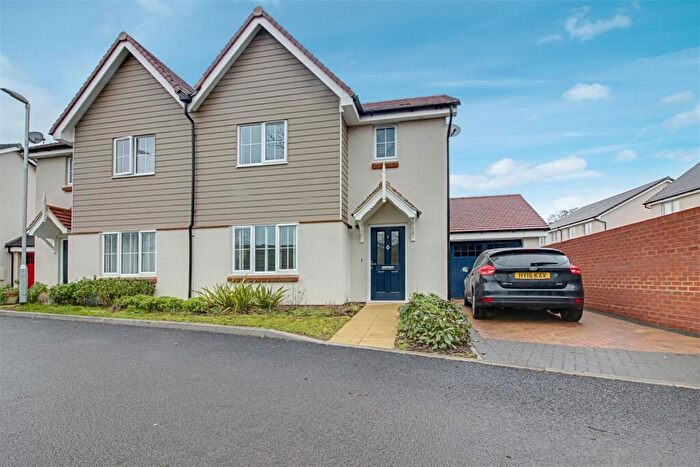 3 Bedroom Semi Detached House For Sale In Warham Close, Cheshunt, EN8