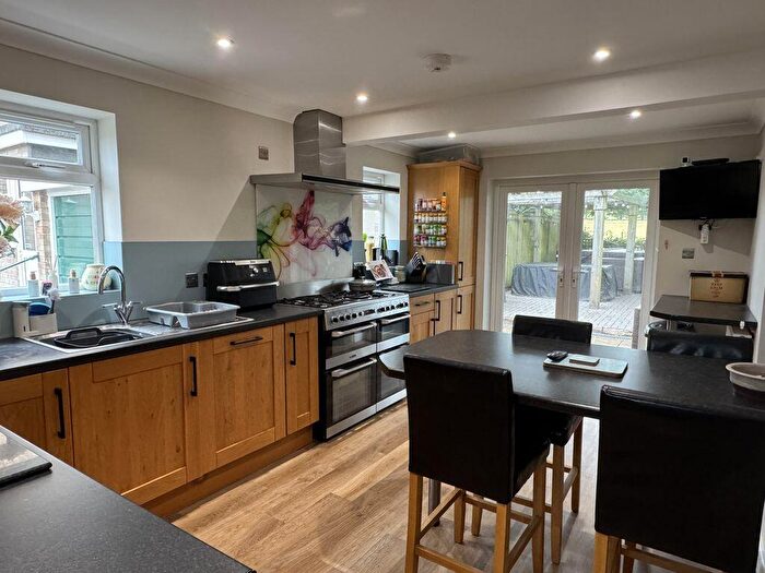 5 Bedroom Semi-Detached House For Sale In Seven Barrows Road, Northmnoor, Wareham, BH20 - Photo 4