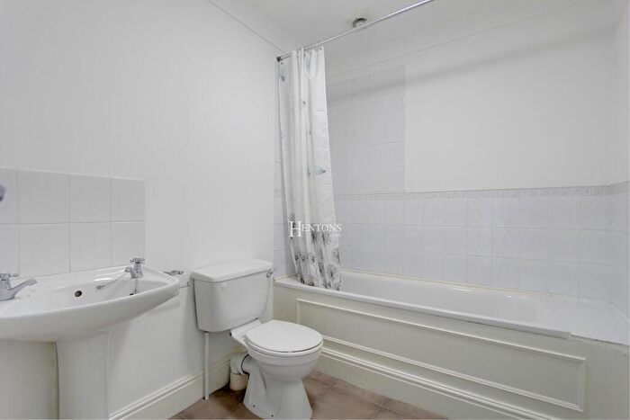 1 Bedroom Flat For Sale In Connaught Road, Roath, Cardiff, CF24