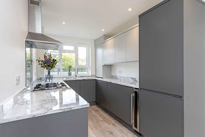 2 Bedroom Flat For Sale In Sulivan Court, Broomhouse Lane, SW6