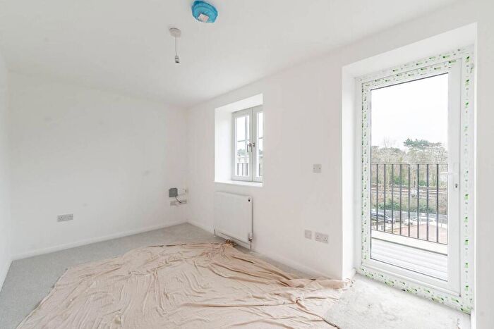 1 Bedroom Flat To Rent In Bridge Street, Pinner, HA5