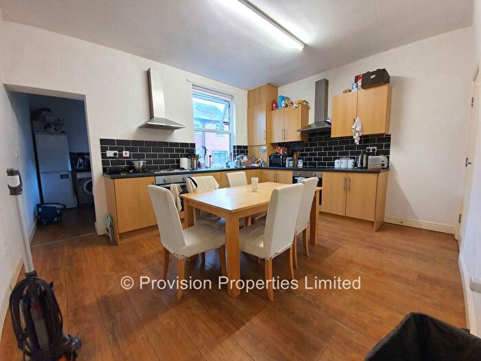 7 Bedroom Terraced House To Rent In Chestnut Avenue, Hyde Park, Leeds, LS6