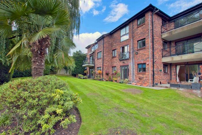 3 Bedroom Flat To Rent In Hill Crest Lodge, Allum Lane, Elstree, WD6