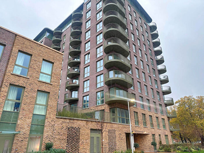 3 Bedroom Apartment For Sale In Cairncross House, Townsend Road, Kidbrooke, Greenwich, SE3