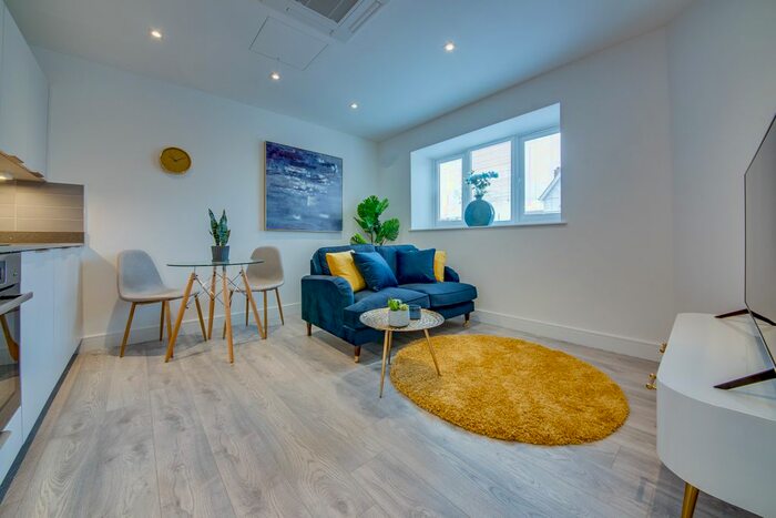 1 Bedroom Flat To Rent In Street Lane, Leeds, LS8