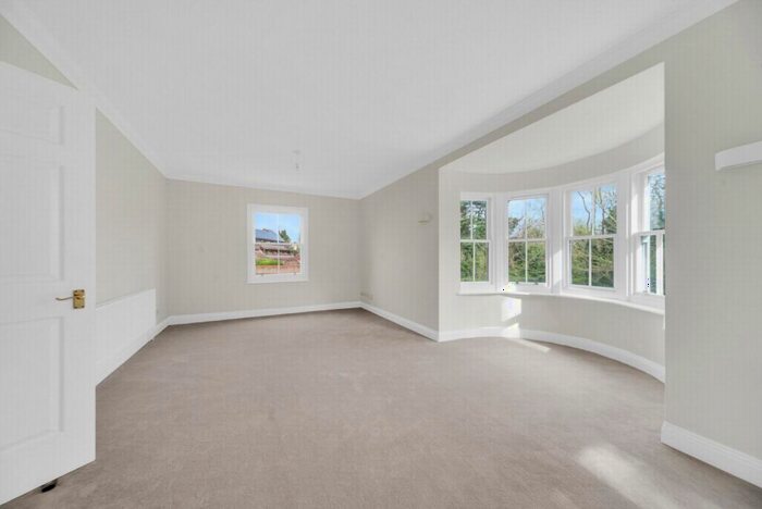 2 Bedroom Flat For Sale In Cedars Close, Belmont Hill, Lewisham, SE13