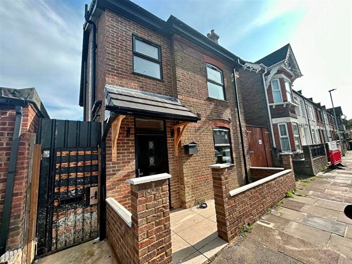 6 Bedroom Detached House To Rent In Granville Road, Luton, LU1