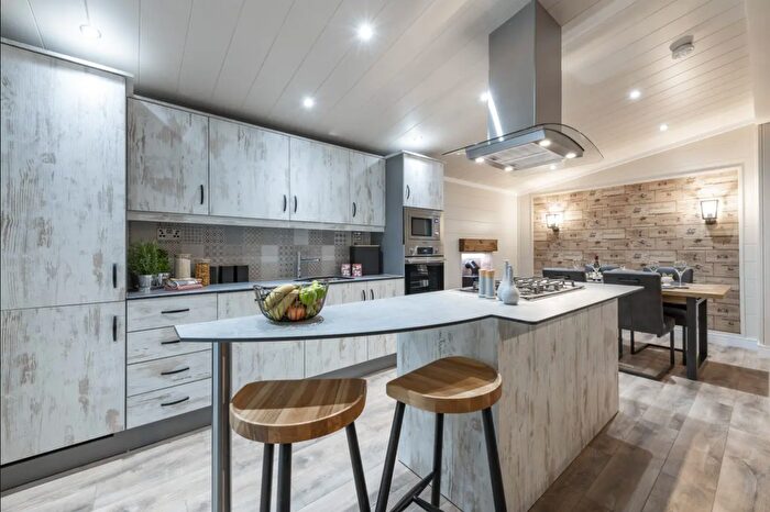 2 Bedroom Mobile/park Home For Sale In Back Road, Newton On Derwent, York, YO41