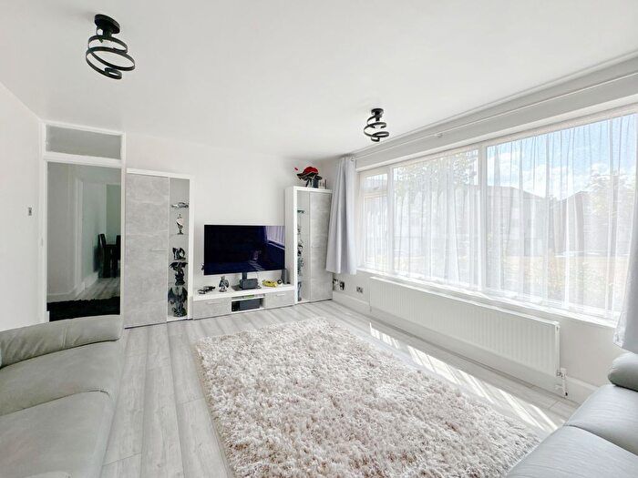 2 Bedroom Flat For Sale In Abbey Park, Beckenham, BR3