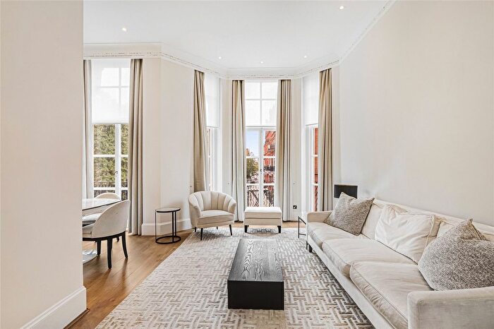 2 Bedroom Flat To Rent In Cadogan Square, London, SW1X