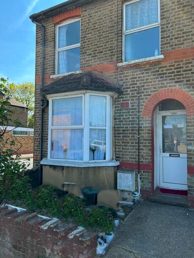 2 Bedroom Maisonette To Rent In Clayton Road, Hayes, UB3