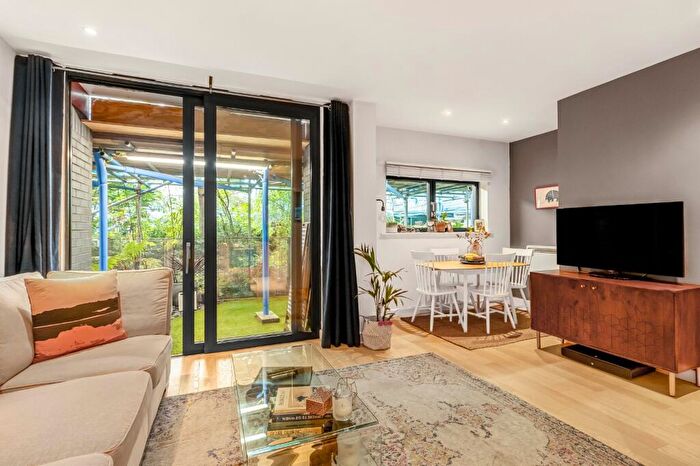 1 Bedroom Flat For Sale In Drayton Park, Highbury, London, N5