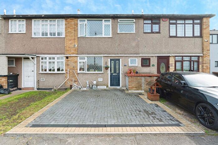 3 Bedroom Terraced House For Sale In Blake Close, Rainham, RM13