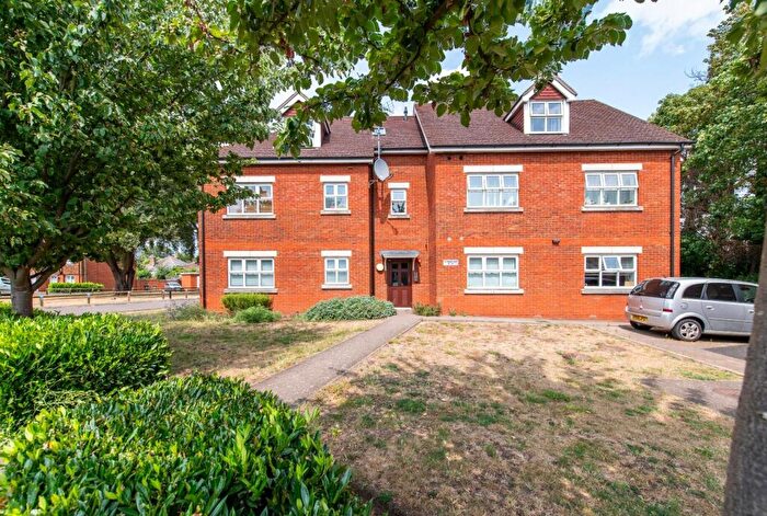 2 Bedroom Apartment For Sale In St. Ronans View, Dartford, DA1