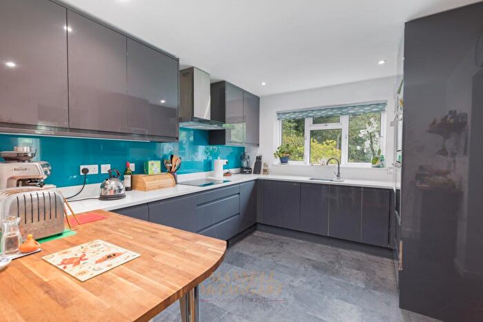 4 Bedroom Detached House For Sale In St. Marys Drive, Crawley, RH10
