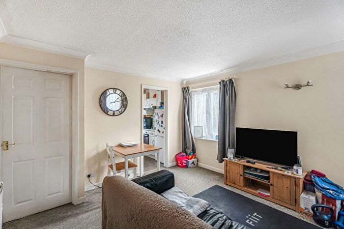 1 Bedroom Flat For Sale In Kelham Hall Drive, Wheatley, OX33