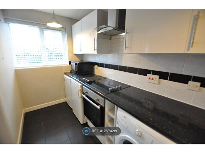1 Bedroom Flat To Rent In New Ash Close, London, N2